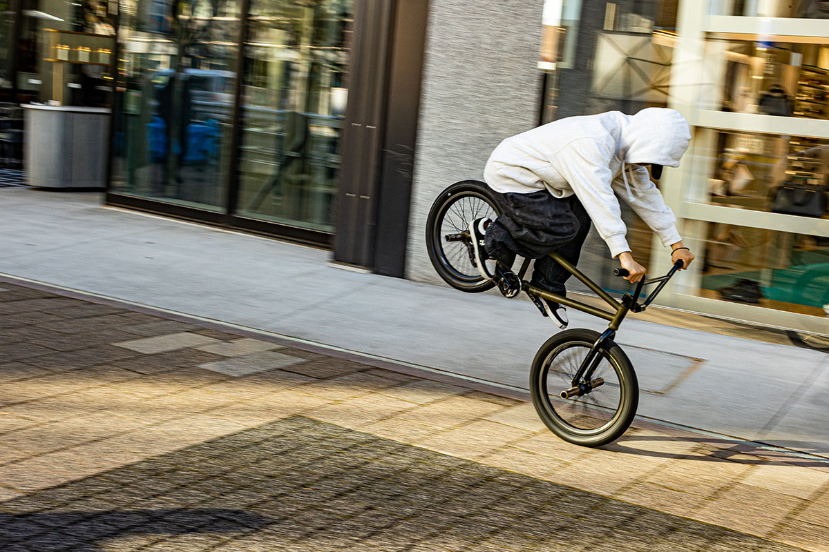 シートシートポスト変わってますBMX ダーカスワンMOTO 20インチ